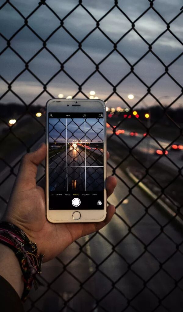 Профессиональное фото на айфон 15 Download wallpaper road, photo, hand, the evening, camera, highway, phone, iphon