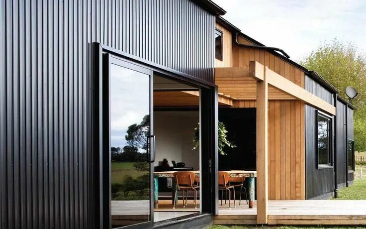 Профлист для частного дома фото stained cedar cladding vertical with metal cladding - black House cladding, Meta