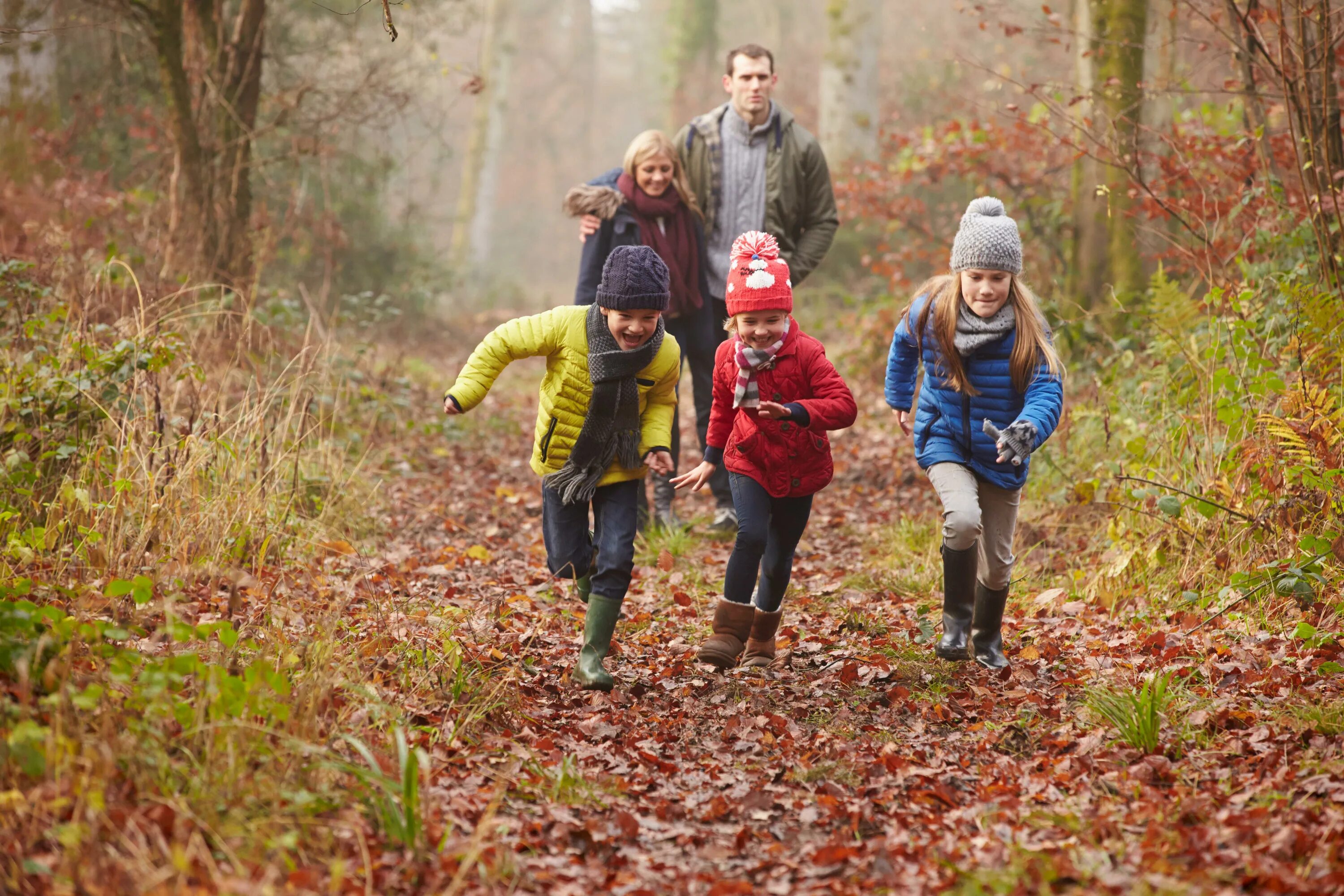 Прогулка в лесу подписать фото Brit kids use wet weather and 'getting muddy' as top excuses to avoid playing ou