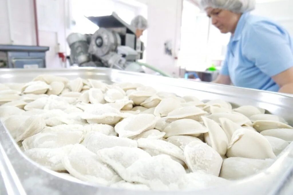 Производство пельменей фото Требуется фасовщица в пельменный цех. Т. *8-906-323-30-09. 2023 "Кому Что?..." С