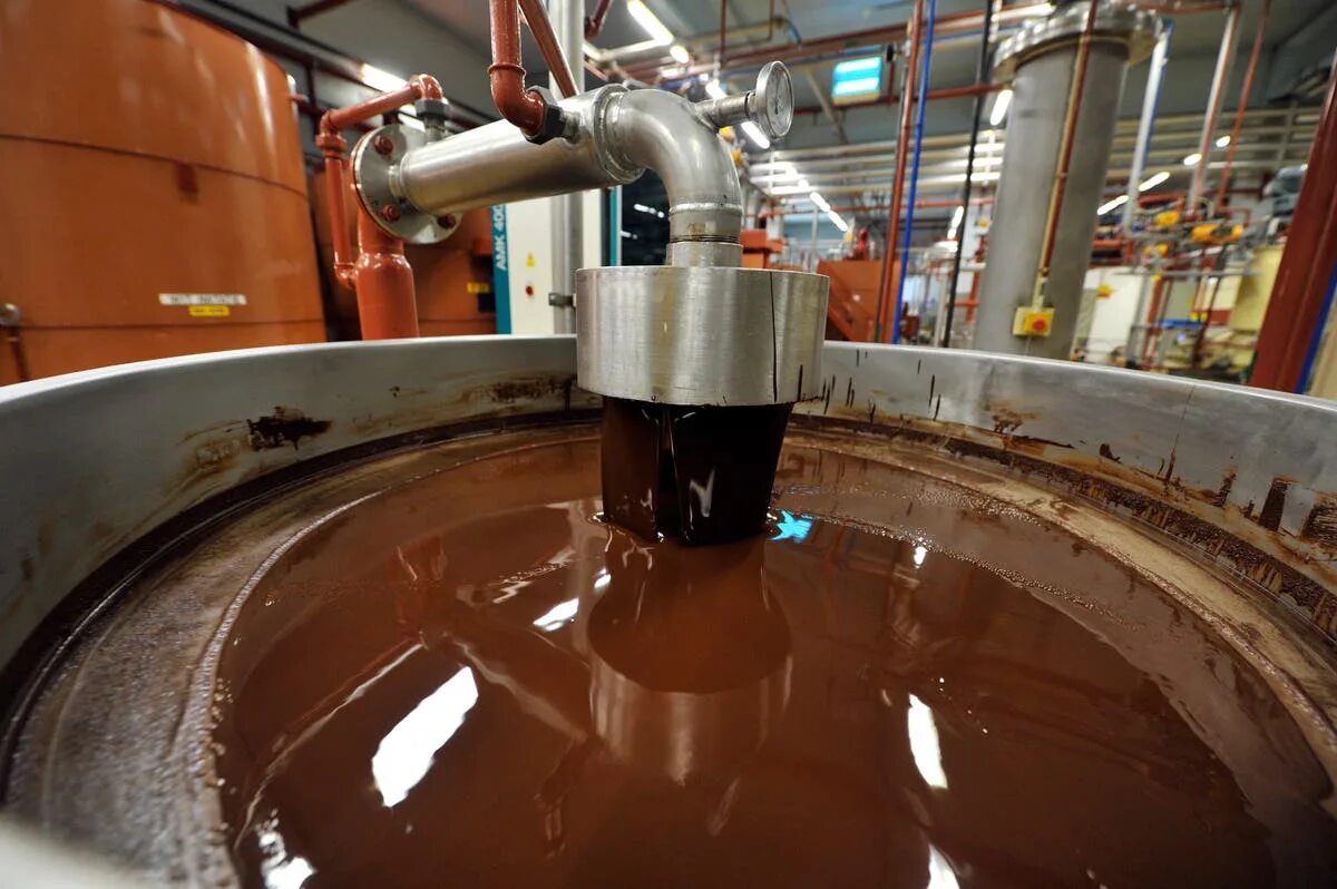 Производство шоколада фото Mars makers fined after workers fall into vat of chocolate The Independent