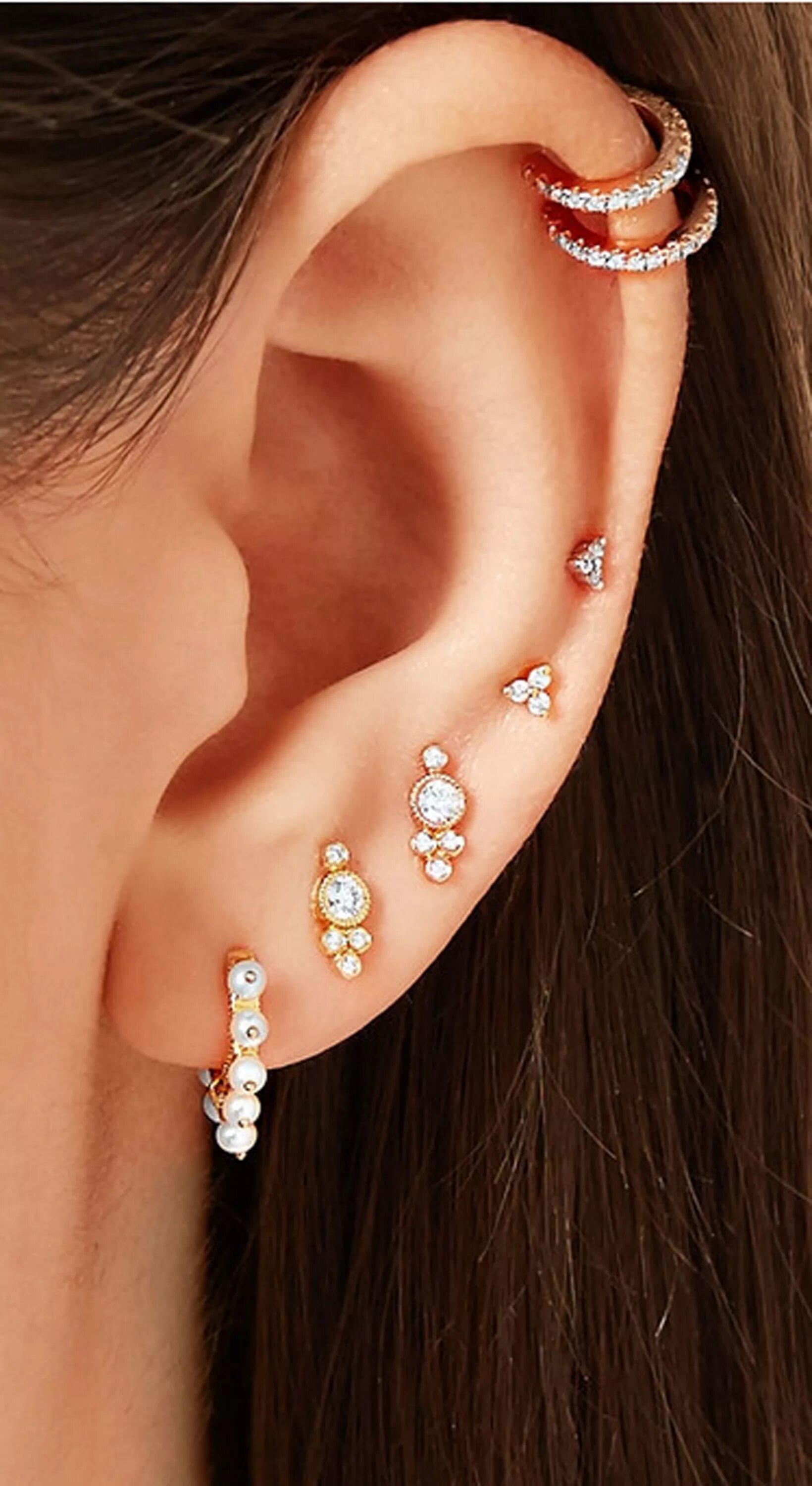 Прокалывание ушей фото beautiful multiple ear piercing ideas for women Ear jewelry, Earings piercings, 