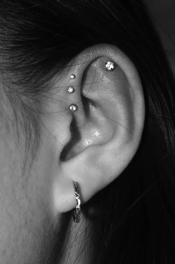 Прокол хряща уха фото piercings Earings piercings, Cool ear piercings, Cute ear piercings