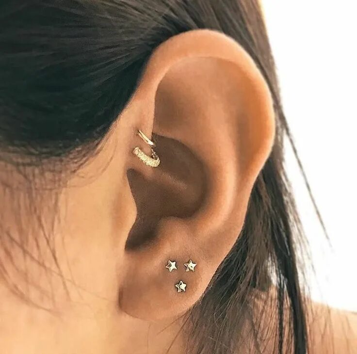 Прокол мочки уха фото Image result for triple triangle lobe piercing Ear jewelry, Earings piercings, P