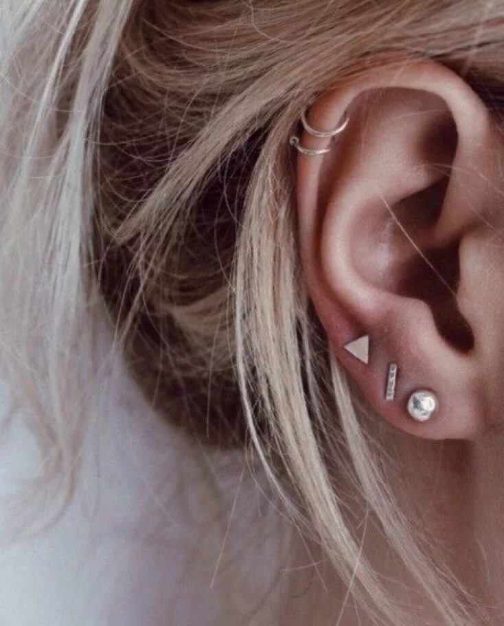 Прокол уха фото серьги r y o s t o x Earings piercings, Cute ear piercings, Cool ear piercings