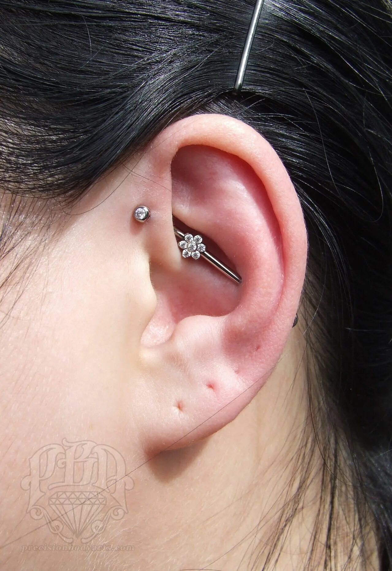 Прокол уха индастриал фото Forward helix to upper conch industrial. Piercing by Ryan Ouellette. Precision B