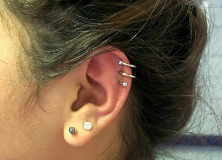 Прокол уха сверху фото Sich ein Helix Piercing stechen lassen: Risiken, Heilung und Pflege #ohrpiercing