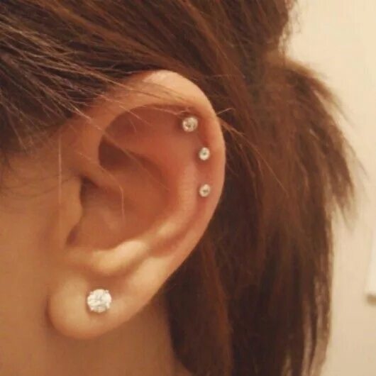 Прокол ушей 4 дырки фото Pin on Ear peircings Earings piercings, Cute ear piercings, Ear piercings