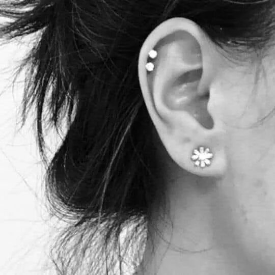 Прокол ушей гвоздики фото Pin by rld on Earings Earings piercings, Helix piercing stud, Double helix pierc