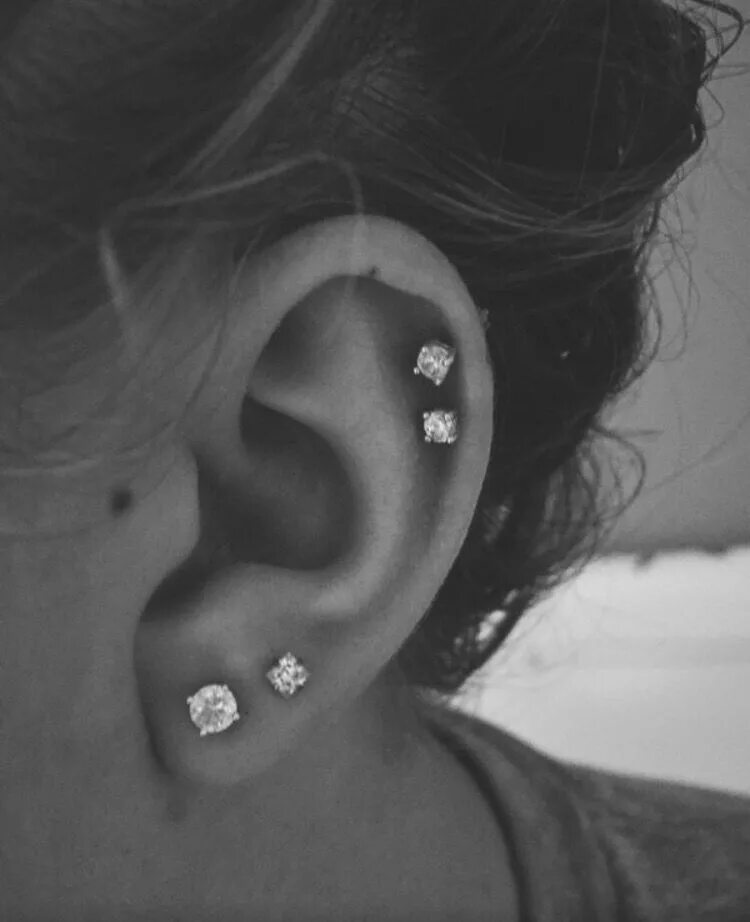 Прокол ушей идеи фото Pin by Himani pandey on earrings Cool ear piercings, Earings piercings, Pretty e