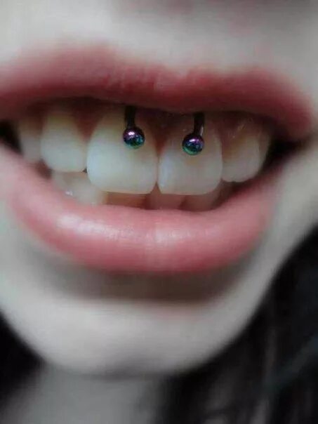 Прокол уздечки верхней фото Smiley Ideias para piercings, Piercings femininos, Piercings no umbigo