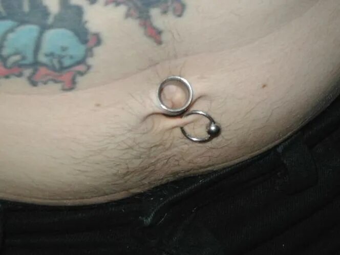 Проколола фото шпилькой песня Пирсинг пупка фотографии прокалывание живота