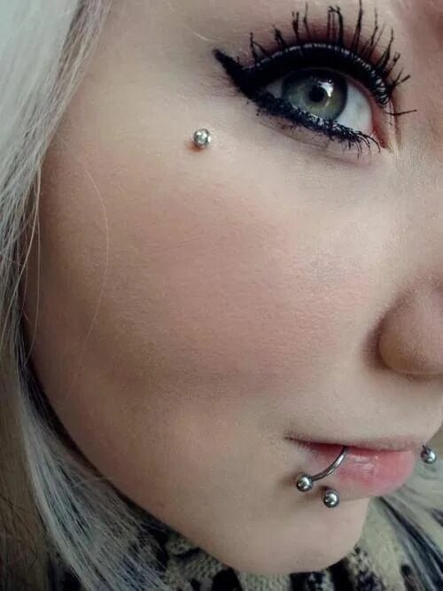 Проколоть бровь фото Pin by Jersson on Piercing ;) Face piercings, Eye piercing, Facial piercings