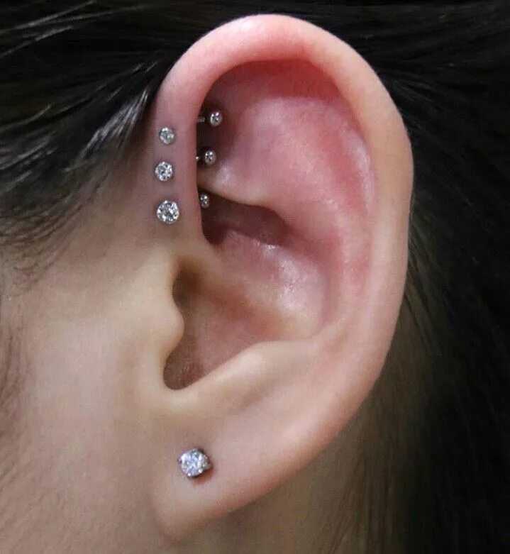 Проколы хряща уха названия и фото P I E R C I N G S panosundaki Pin Kulak piercingi, Piercing fikirleri, Piercing 