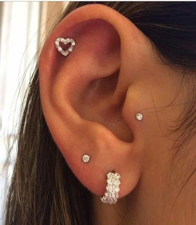 Проколы хряща уха названия и фото Pin on Аутфиты Ear piercings tragus, Earings piercings, Ear jewelry