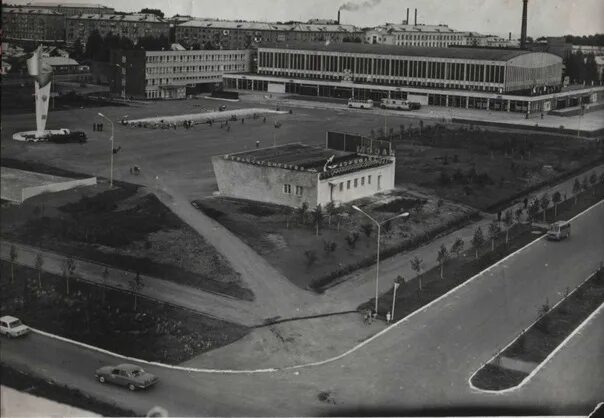 Прокопьевск кемеровская область ретро фото центральный универмаг Снежинка", 1980 - е. Фотография из альбома Старый Прокопьевск - 67 из 160 ВКонта