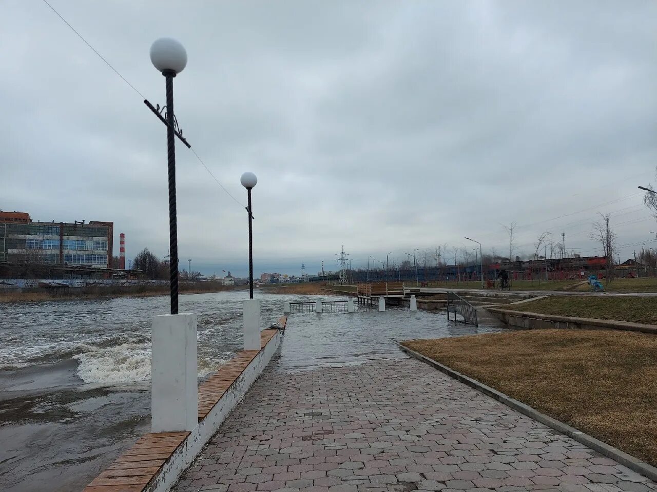 Пролетарская набережная тула фото В Туле затопило Пролетарскую набережную - Новости Тулы и области - 1tulatv