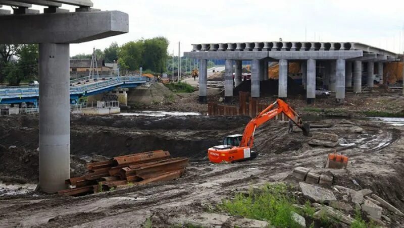 Промка на набережной в брянске фото На набережной Брянска развернулись работы на месте русловых опор нового моста