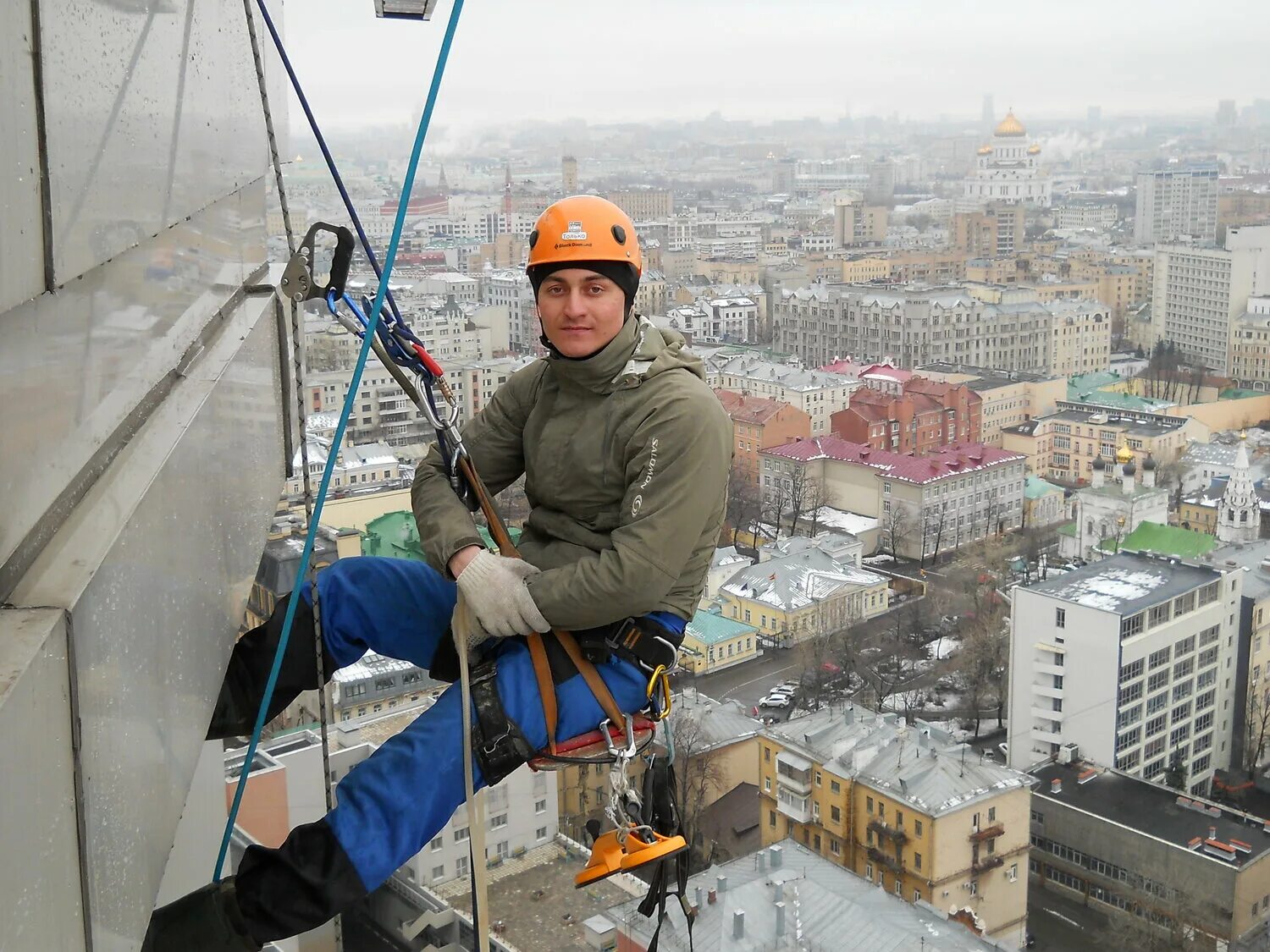 Промышленный альпинист фото Демонтаж металлоконструкций в Красноуральске - Демонтаж металлоконструкций - Рем