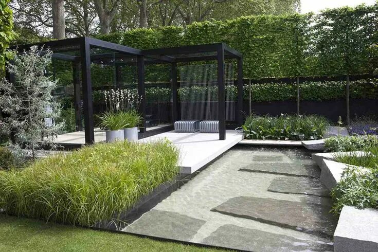 Промышленный ландшафтный дизайн jardin moderne aménagé avec une pergola, des parterres de fleurs et de graminées