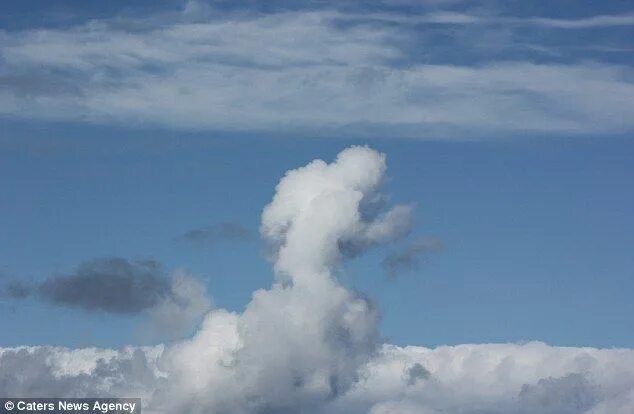 Пропали фото из облака It's not Usain Bolt, it's Linford Misty: Cloud looks like running man Clouds, Sk