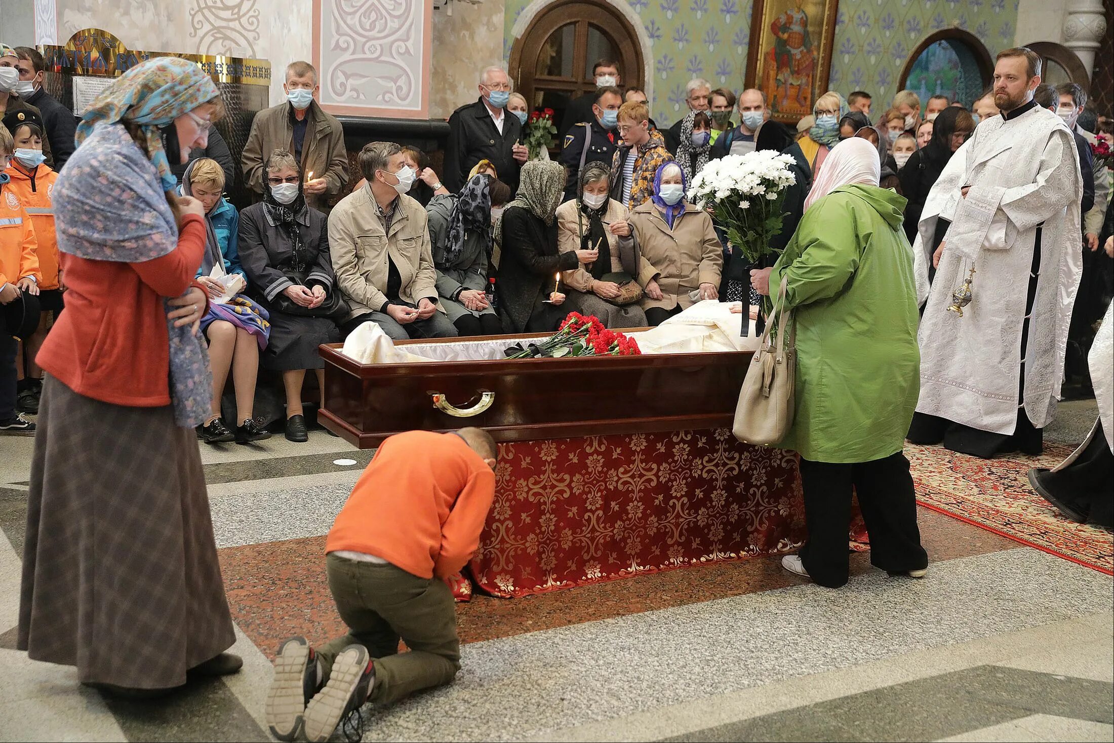 Прощание с мед новым фото Прощание с писателем Владиславом Крапивиным - Российская газета