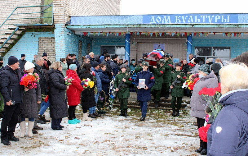 Прощание с вячеславом добрыниным кто пришел фото С погибшим в СВО Артемом Никоновым из Берново пришло проститься все село - ТИА