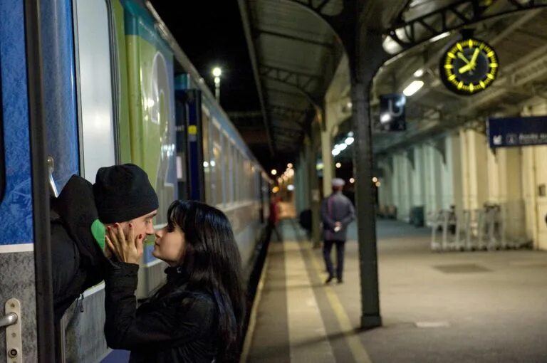 Прощание вокзал фото 13 things you'll only know if you've had a long distance relationship Metro News