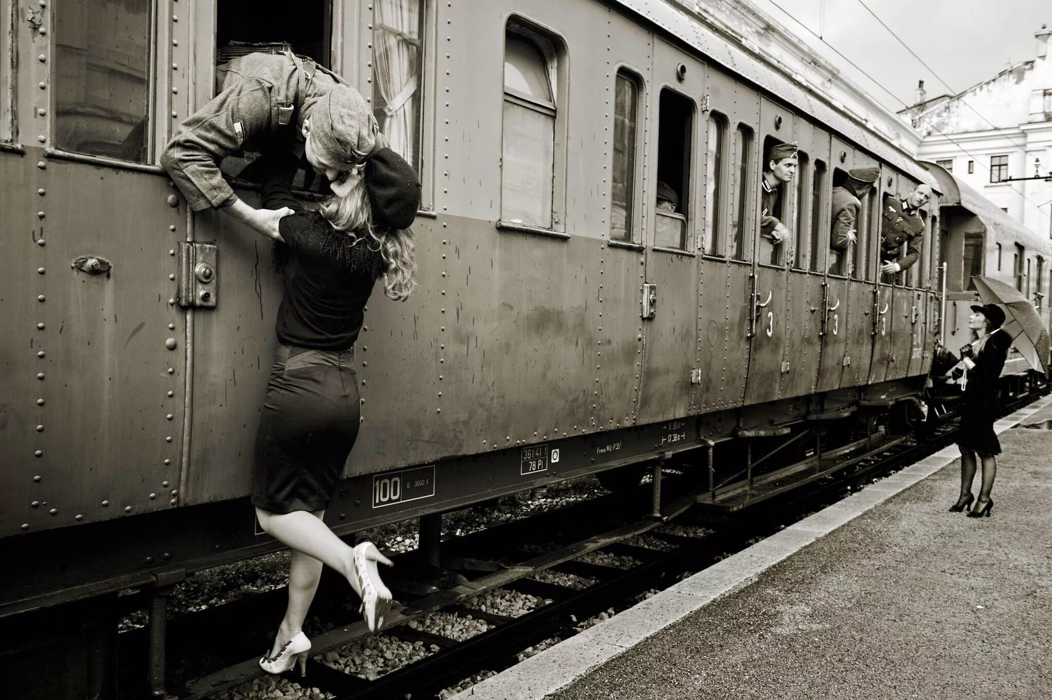 Прощание вокзал фото vintage photo of couple - Google Search Trains, Günbatımları, Artist