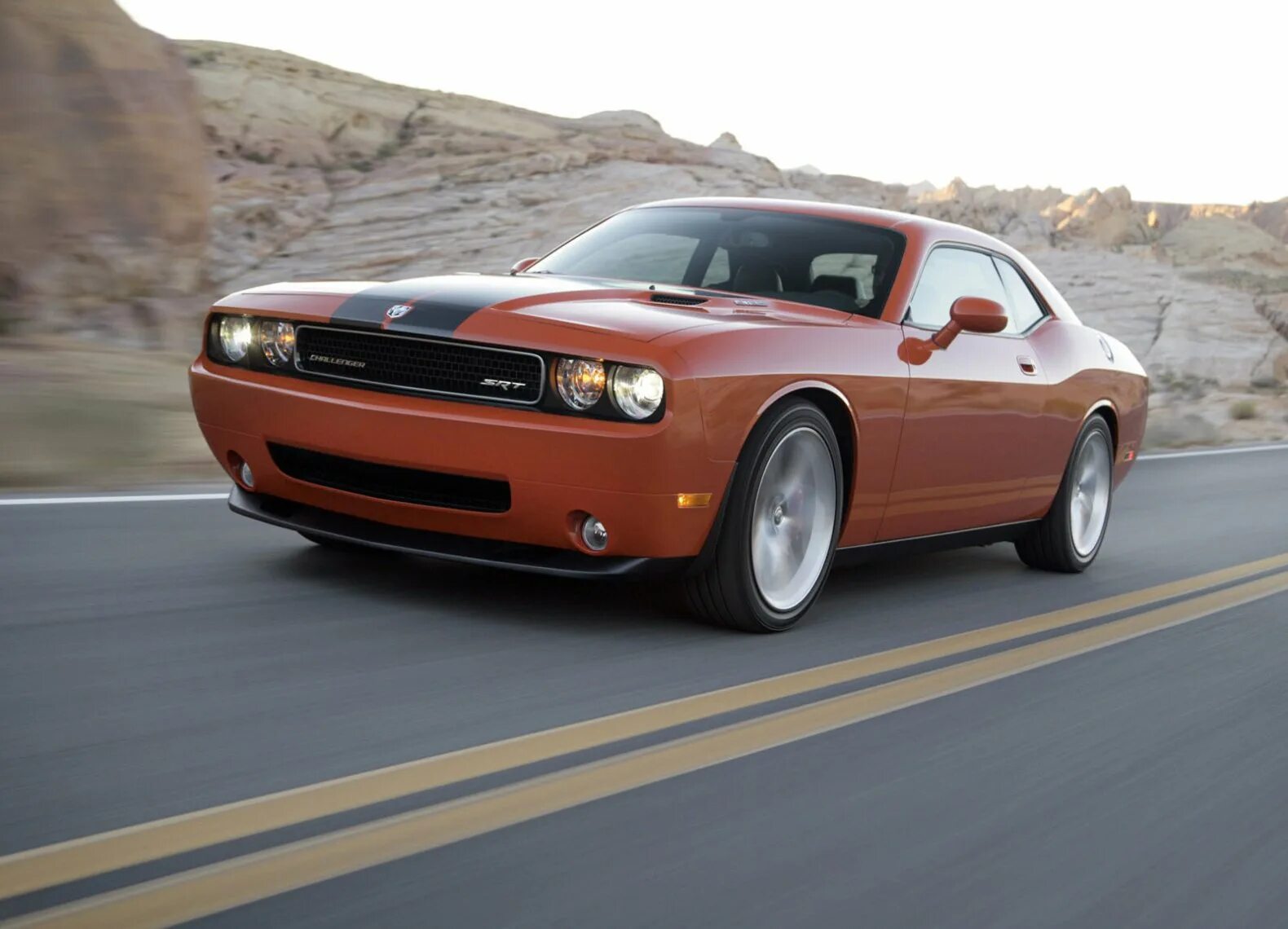 Просмотр фото авто Dodge Challenger SRT8 фотоальбом - автомобильный журнал Simplycars.ru