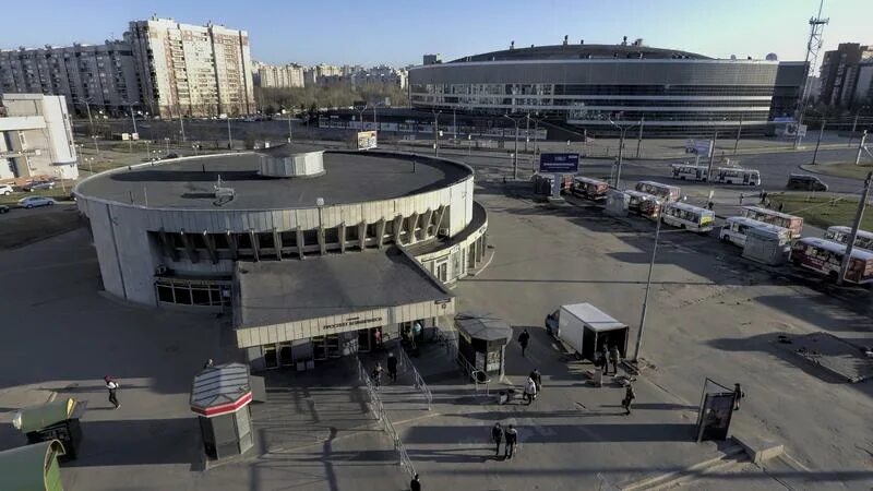 Проспект большевиков санкт петербург фото Депутаты пожаловались Беглову на нелегальную торговлю у метро "Проспект Большеви