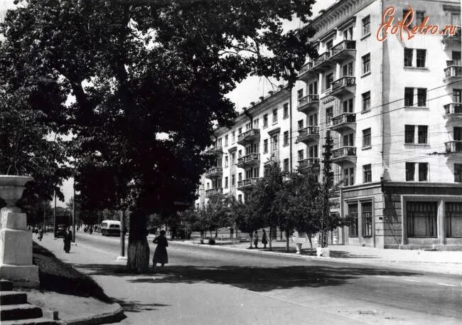 Проспект ленина старые фото Дом на проспекте Ленина у сквера Первой учительницы - Россия Саратовская область