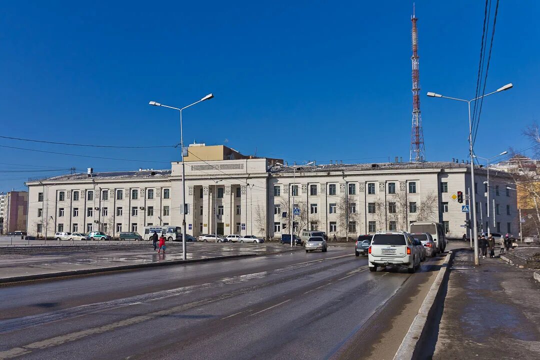 Проспект ленина якутск фото Файл:Проспект Ленина. Площадь Дружбы народов. Весна 2012 года.jpg - Википедия