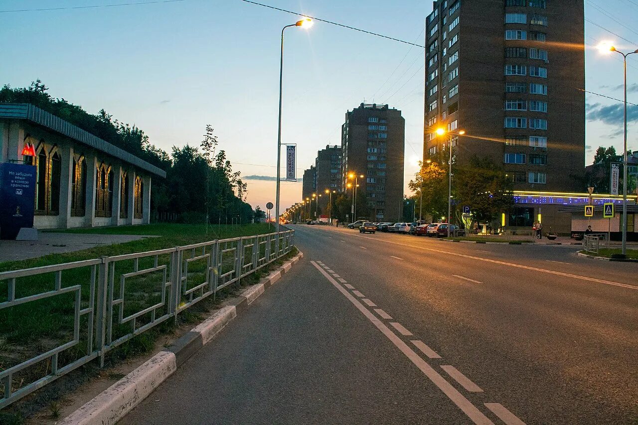 Проспект молодежный фото Файл:Molodyozhny Avenue.jpg - Википедия