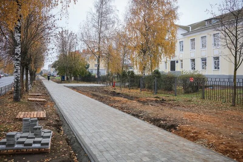 Проспект просп серова 23 фото В Рыбинске наполовину замостили тротуар на проспекте Серова