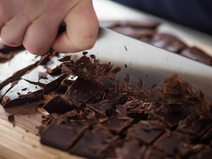 Просроченный шоколад фото How to Store and Use Leftover Melted Chocolate Melting chocolate chips, Melting 