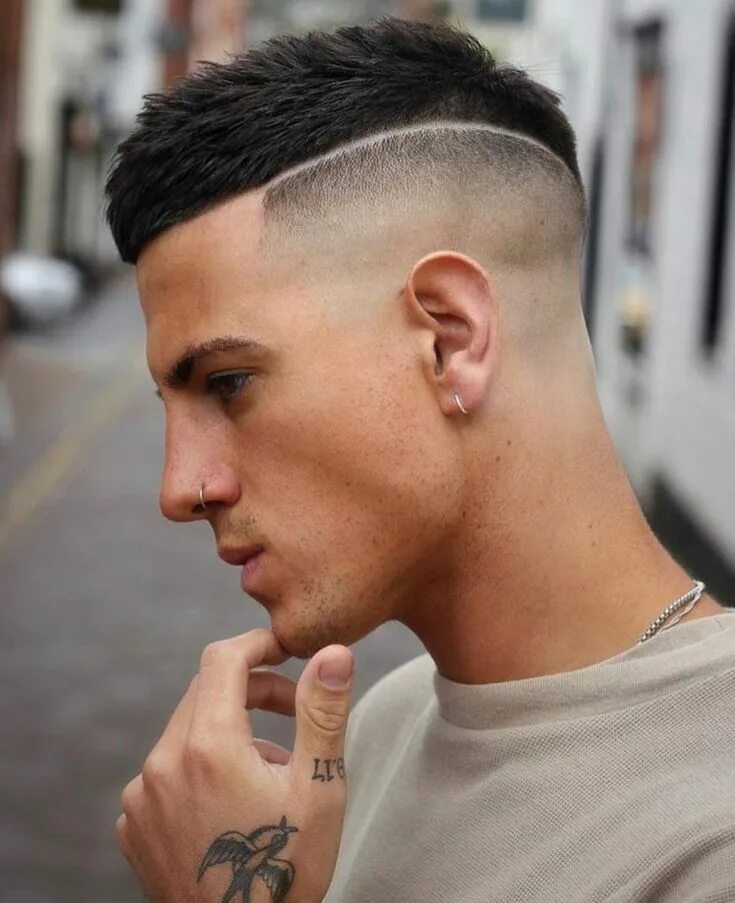 Простая модная стрижка Pin on CORTES MASCULINOS Hard part haircut, Crew cut hair, Mens haircuts fade