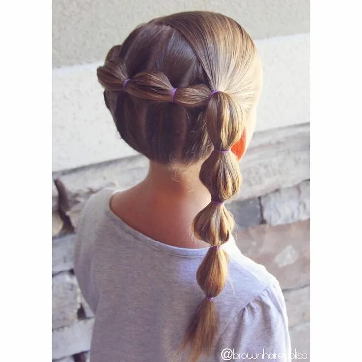 Простая прическа для подростка девочки Angie * Little Girl Hairstyles on Instagram: "Bubble braid into a side bubble br