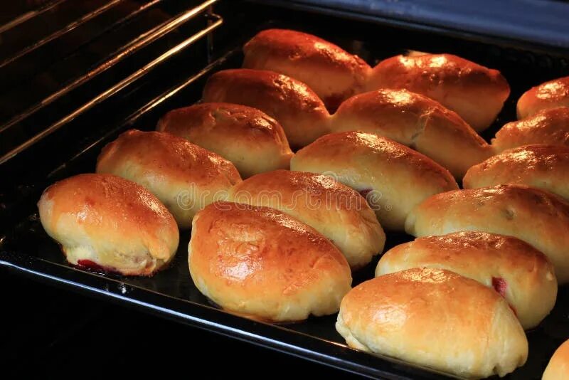 Простая выпечка в духовке с фото Homemade Cakes with Jam are Baked in the Oven Stock Photo - Image of baker, broi