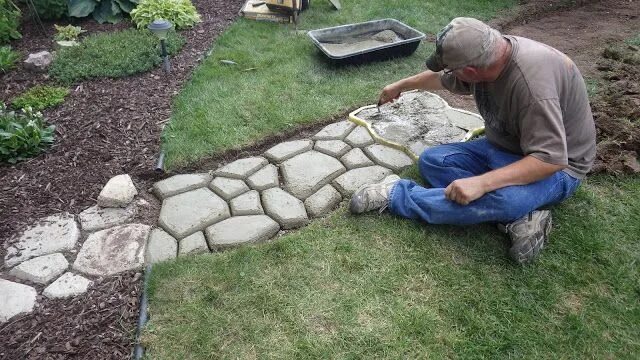 Простейшая дорожка на даче своими руками Our Garden Path: Garden Path=Garden Walk Garden paths, Stepping stones, Flea mar