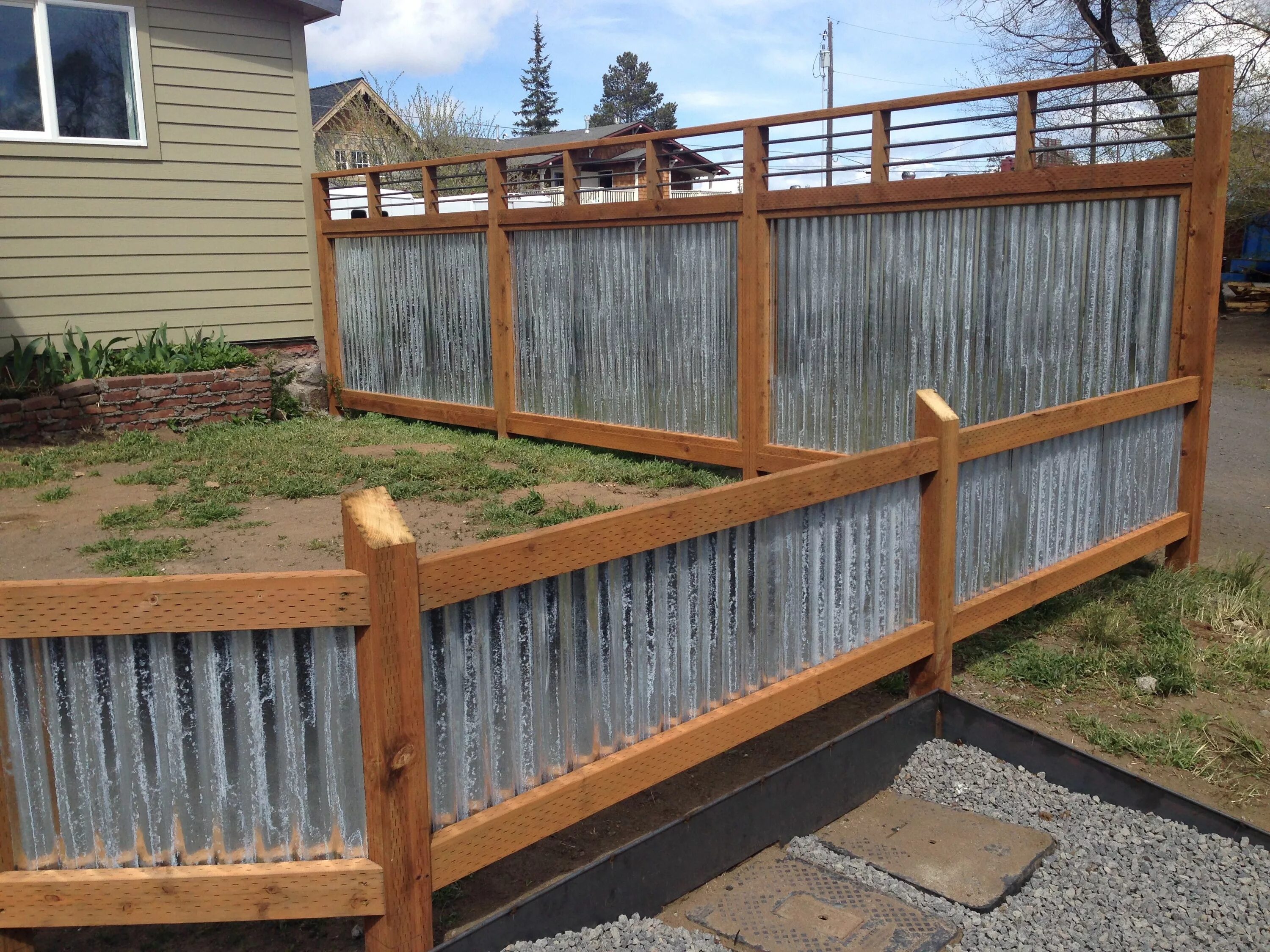 Простейший забор на даче своими руками Corrugated metal and rebar Diy privacy fence, Corrugated metal fence, Metal fenc