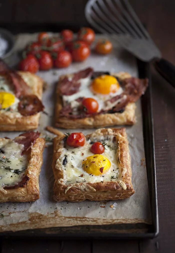 Просто и вкусно фото завтраки bacon and egg breakfast pies Drizzle and Dip Recipe Breakfast pie, Breakfast, Br