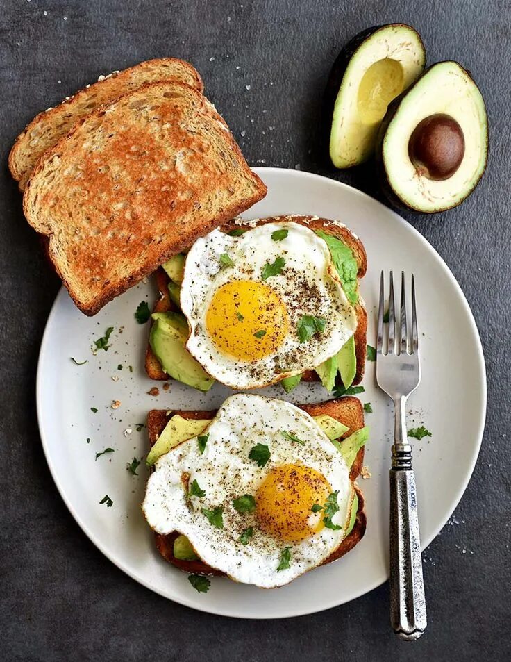 Просто и вкусно фото завтраки Avocado Egg Toast - Pepper Delight Recipe Healthy recipes, Healthy snacks, Healt