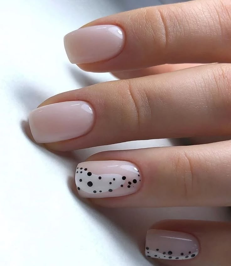 Просто маникюр на коротких ногтях фото Fashion trends nyudovogo manicure 2020: Best Nude Nail Design Minimal nails, Man