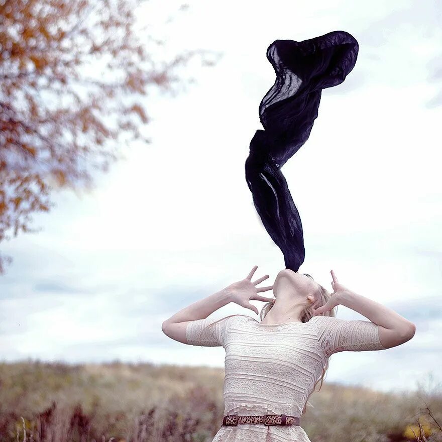 Просто необычные фото Powerful and Surreal Self Portraits by 20-Year-Old Rachel Baran Conceptual photo