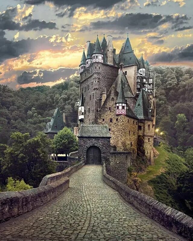 Просто замки фото Kannan (@kannanpethukani) posted on Instagram: "The Castle Eltz. Wierschem, Germ