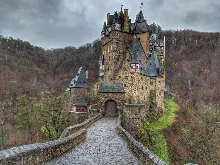 Просто замки фото The Castle Gates Eltz Castle - Wierschem, Germany Travel inspiration, Travel, Va