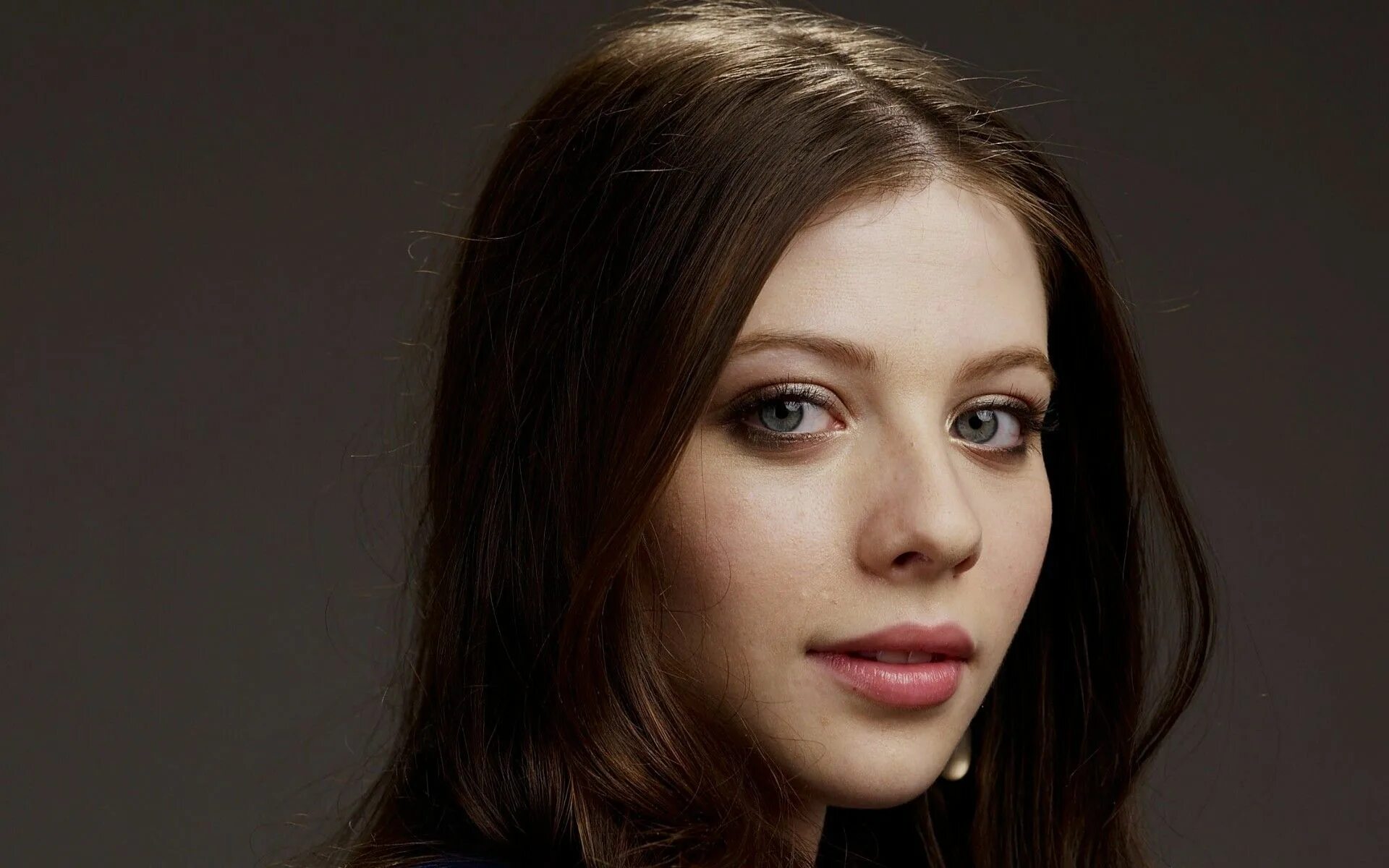 Простое фото актрисы Michelle Trachtenberg Michelle trachtenberg, Jessica biel, Michelle