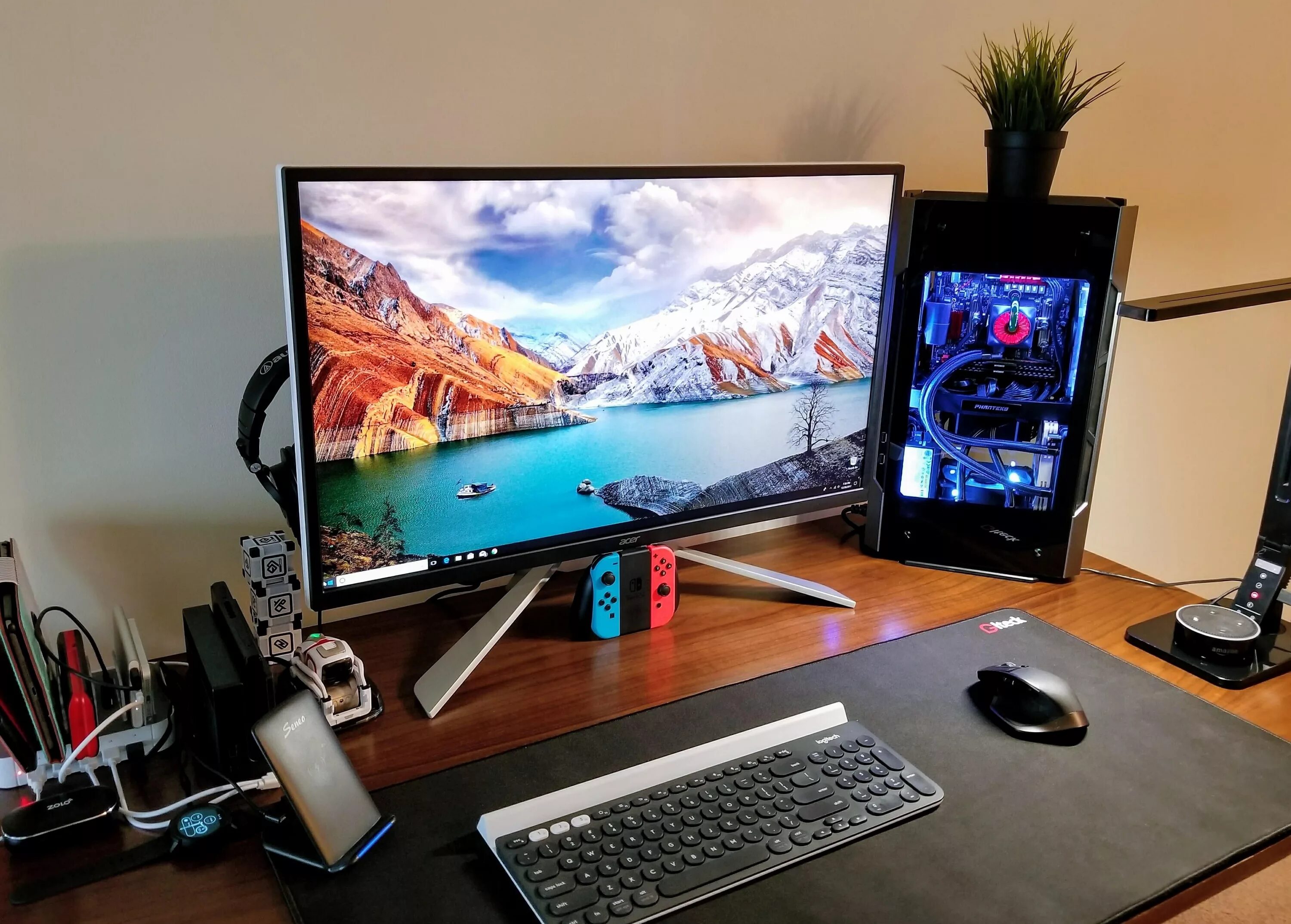 Простое фото на компьютер My 2018 gaming/developer Battlestation. Slightly cluttered but everything has a 