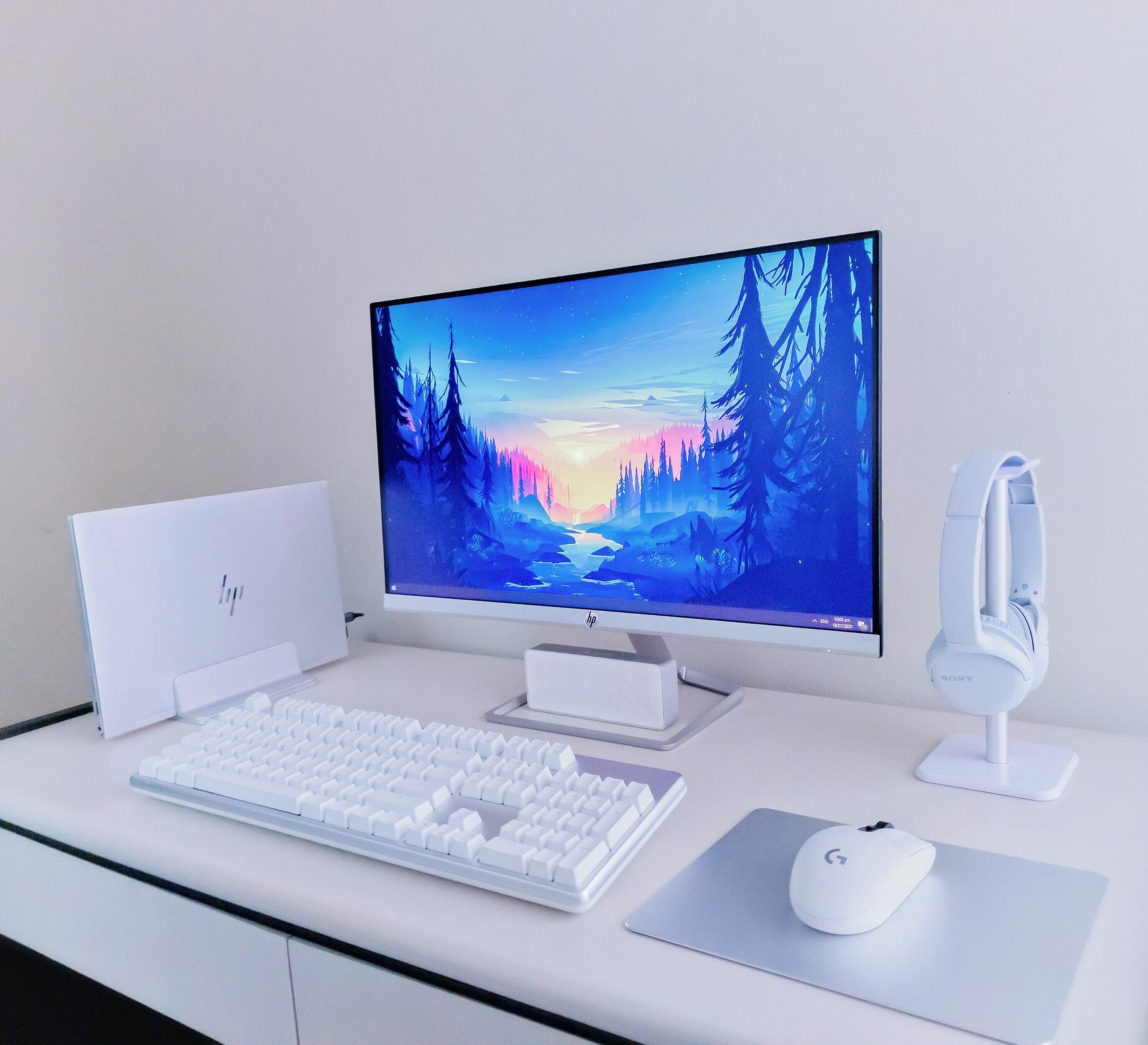 Простое фото на компьютер https://ift.tt/3jnxlTl Work from Home Setup Gaming desk setup, Gaming room setup